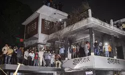 Bangladesh protesters demolish house of Bangladeshs founding father Sheikh Mujibur Rahman, other party leaders