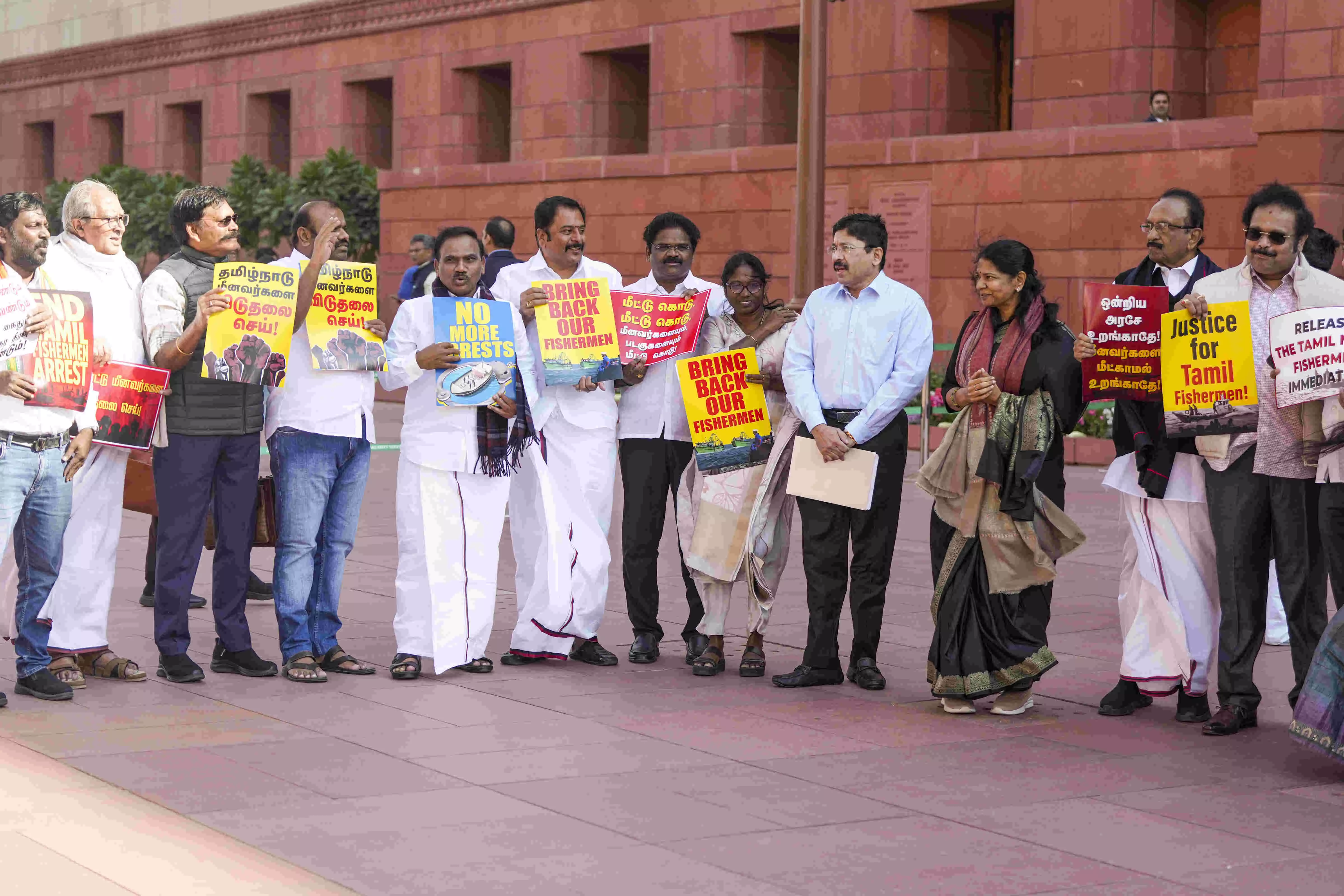 Opposition MPs protest against arrest of Indian fisherfolk by Sri Lanka