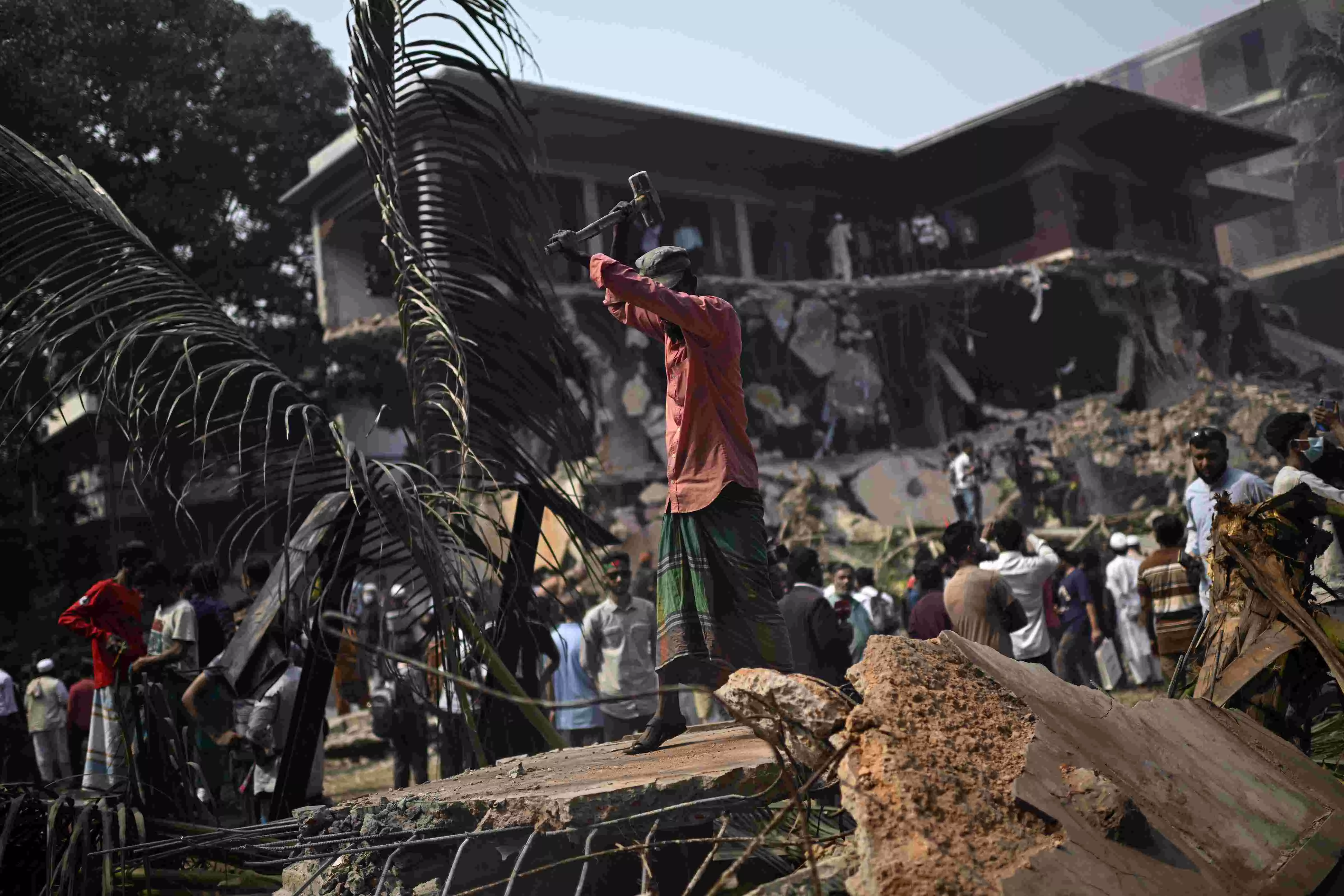 40 arrested in Bangladesh after violence, vandalism at Awami League leaders house 40 arrested in Bangladesh after violence, vandalism at Awami League leaders house