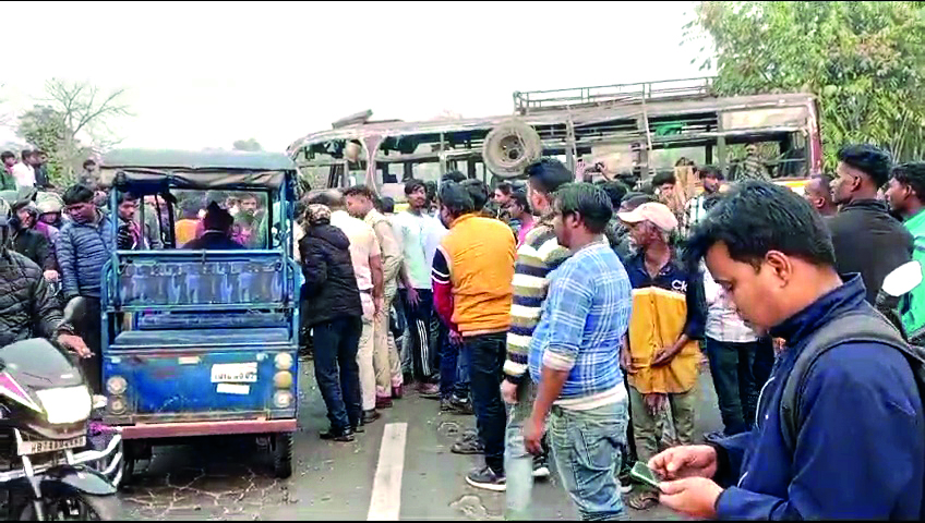 Siliguri: Passenger bus overturns; one dead, several people injured Siliguri: Passenger bus overturns; one dead, several people injured