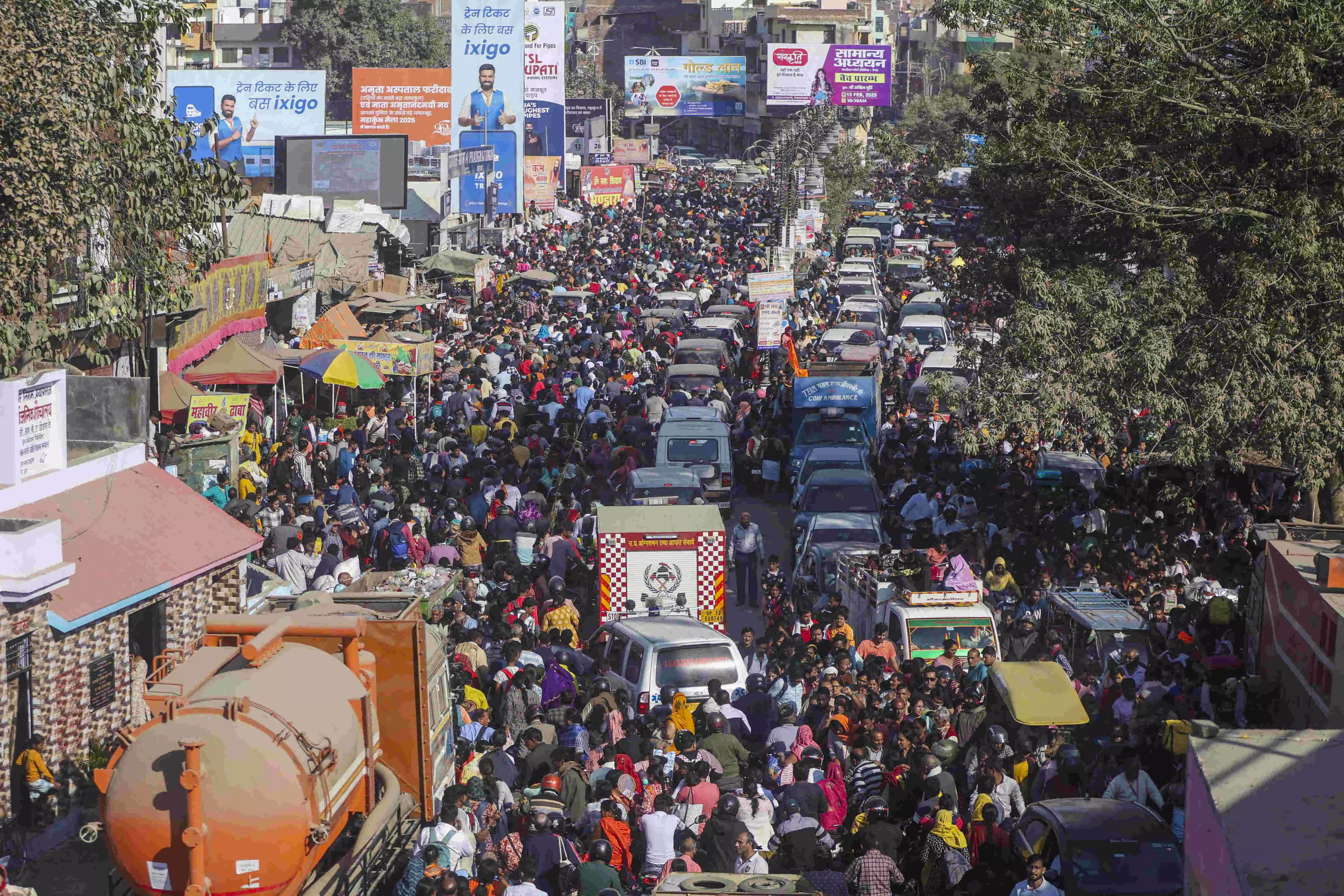 Akhilesh flays Adityanath government over traffic chaos in Prayagraj Akhilesh flays Adityanath government over traffic chaos in Prayagraj