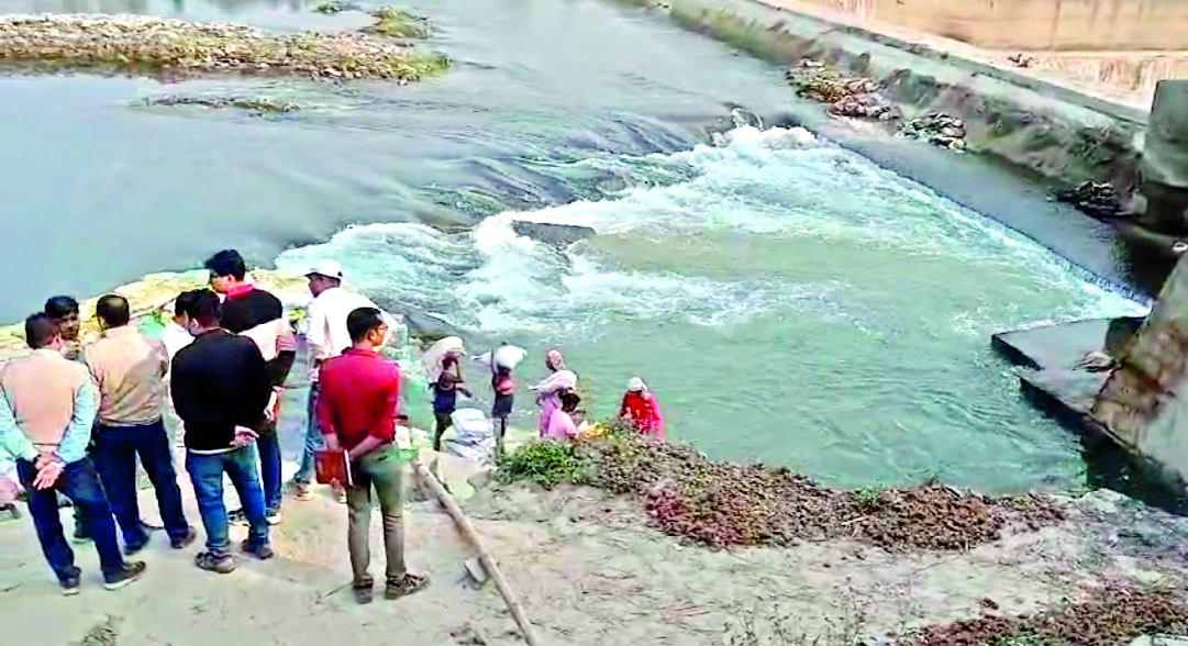 Kolkata team assesses damage on Atreyee Dam to draft repair strategy Kolkata team assesses damage on Atreyee Dam to draft repair strategy