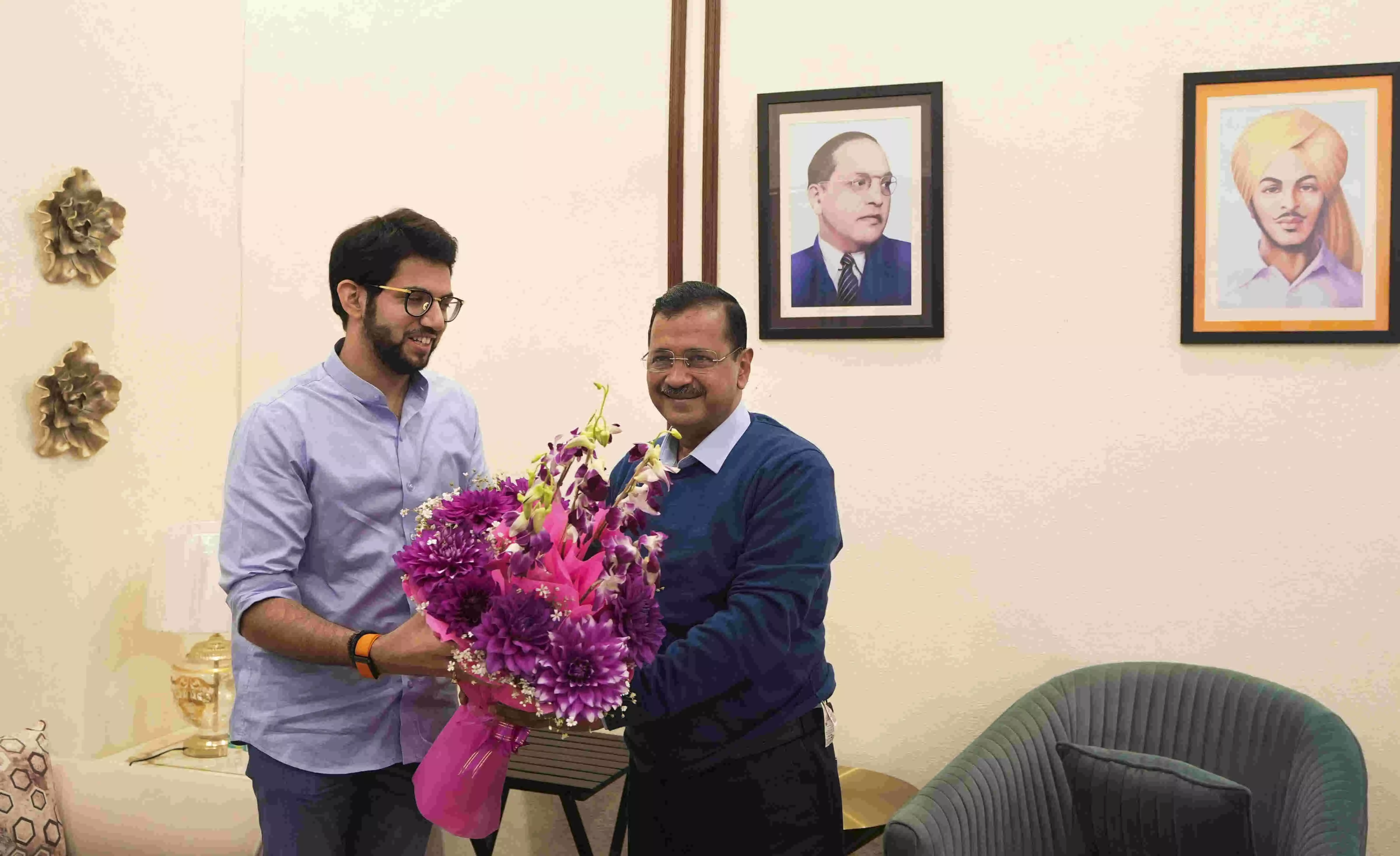 Aditya Thackeray meets Rahul Gandhi, Kejriwal; says need clarity on poll process Aditya Thackeray meets Rahul Gandhi, Kejriwal; says need clarity on poll process