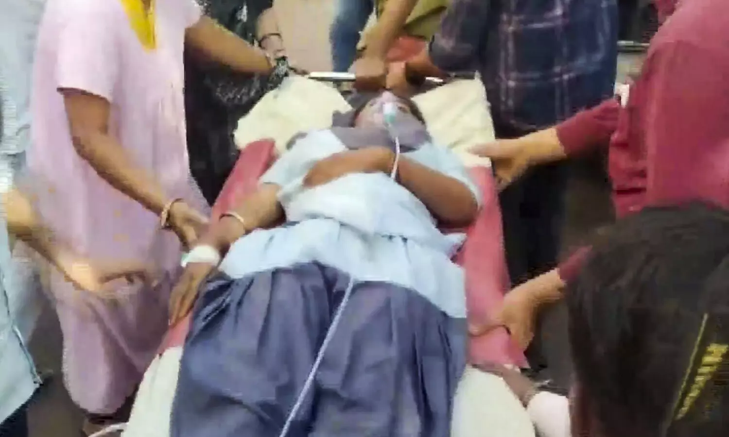 Over 15 students rushed to hospital after chemical gas leak in Kota