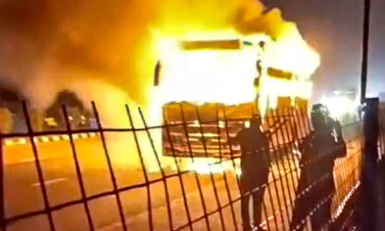 Kumbh pilgrim dies as bus catches fire in UPs Firozabad Kumbh pilgrim dies as bus catches fire in UPs Firozabad