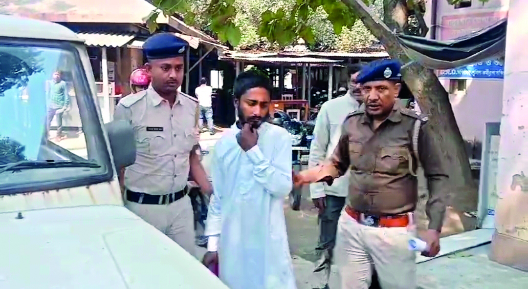 Bangladeshi national arrested by GRP before boarding train in Balurghat Bangladeshi national arrested by GRP before boarding train in Balurghat