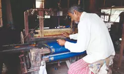 Call for GI tag to revive Gangarampur’s dying handloom industry Call for GI tag to revive Gangarampur’s dying handloom industry