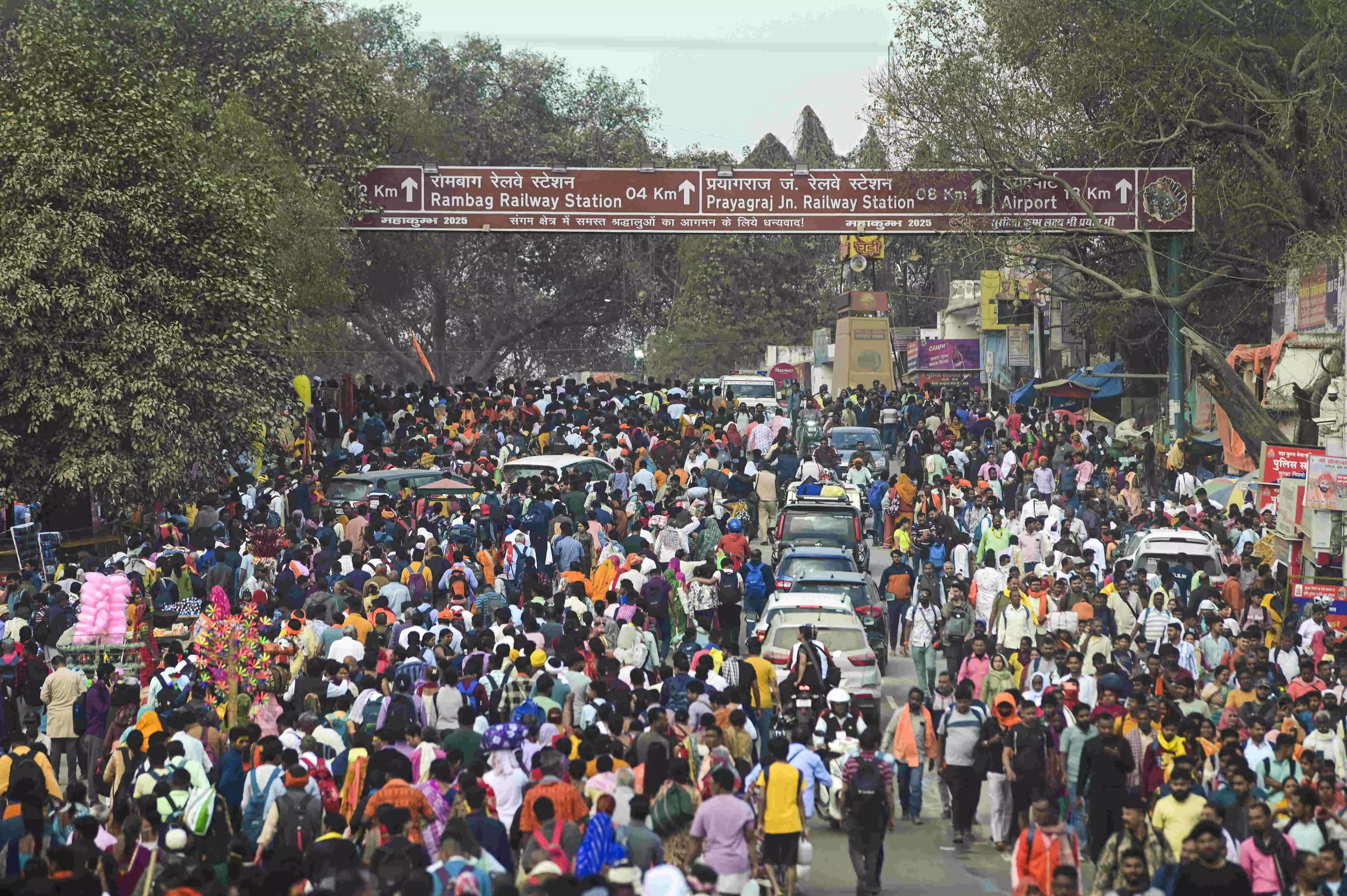 Dawn to dusk, sunset to sunrise... its religion 24X7 at Triveni Sangam Dawn to dusk, sunset to sunrise... its religion 24X7 at Triveni Sangam