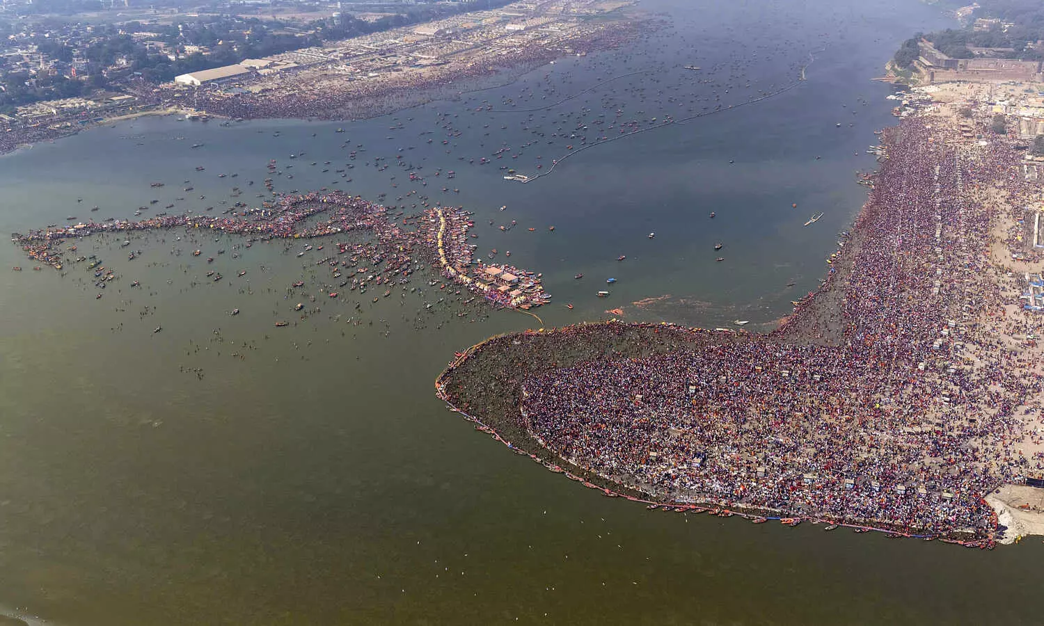 Maha Kumbhs final snan underway on Mahashivratri, 81 lakh devotees take dip