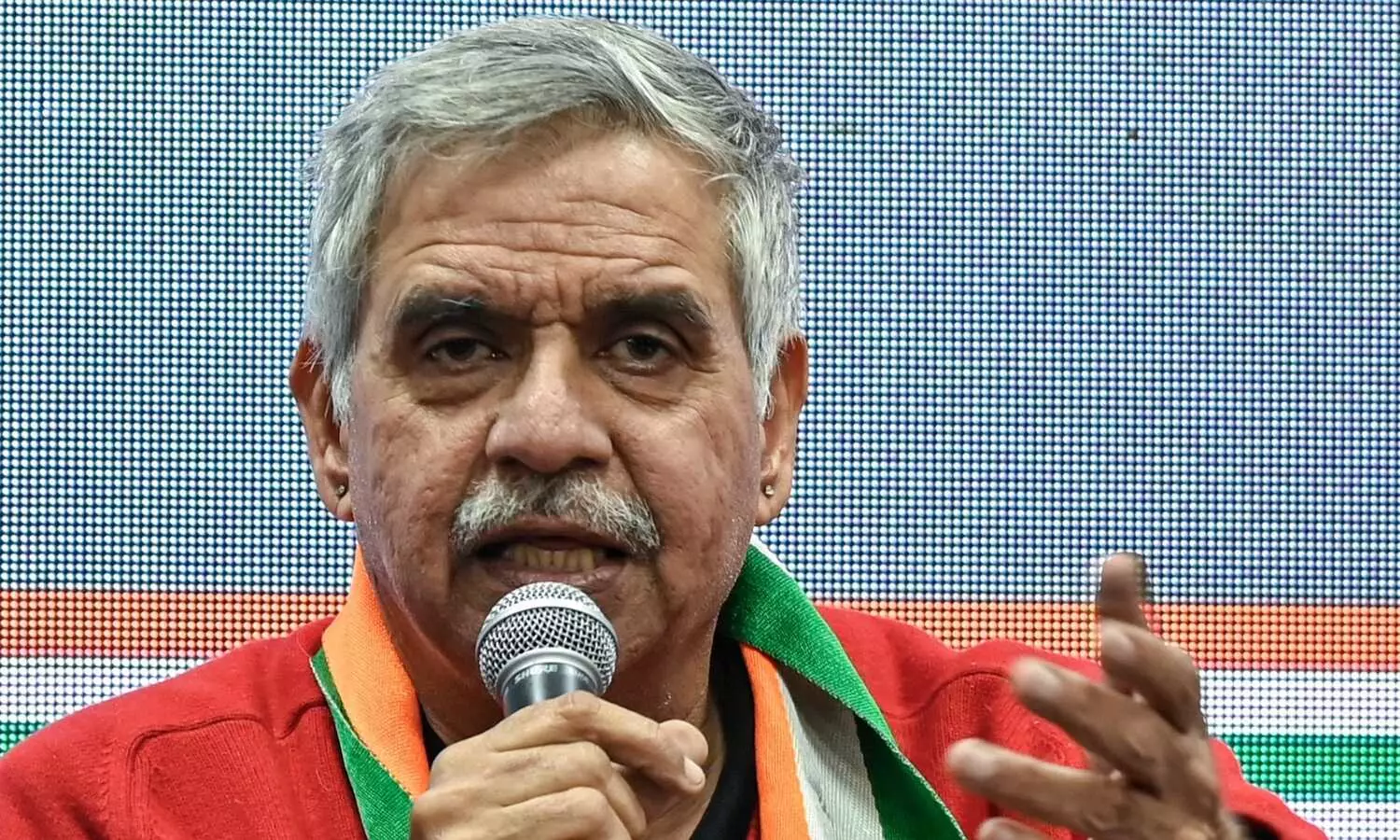 Sandeep Dikshit demands wider probe into Delhi Liquor scam, questions BJP-AAP role Sandeep Dikshit demands wider probe into Delhi Liquor scam, questions BJP-AAP role