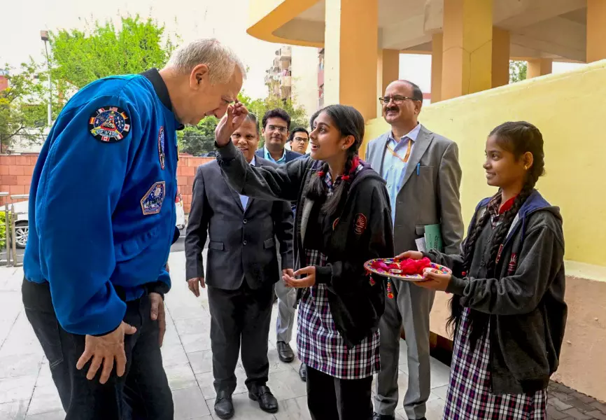 Former NASA astronaut interacts with PM SHRI Kendriya Vidyalaya students in Delhi Former NASA astronaut interacts with PM SHRI Kendriya Vidyalaya students in Delhi