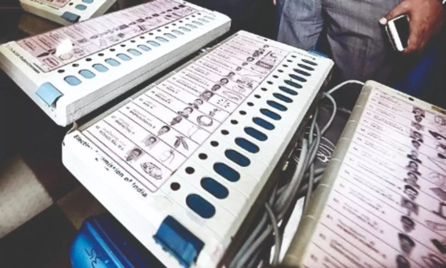 Attempt to unify Oppn runs into trouble as Congress indicates of going alone