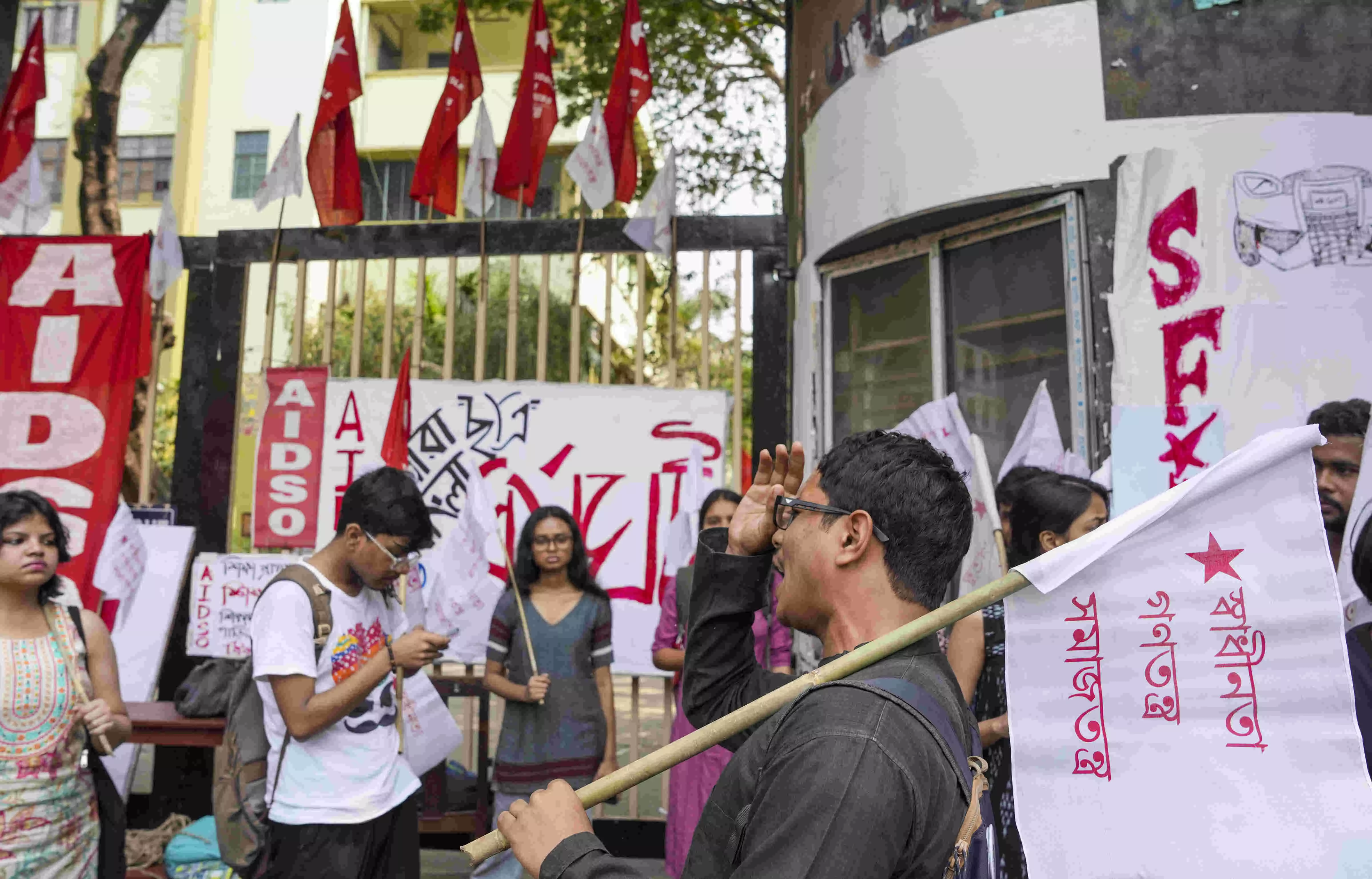 Clashes erupt between Leftist, TMCP activists as SFI enforces strike on university campuses Clashes erupt between Leftist, TMCP activists as SFI enforces strike on university campuses