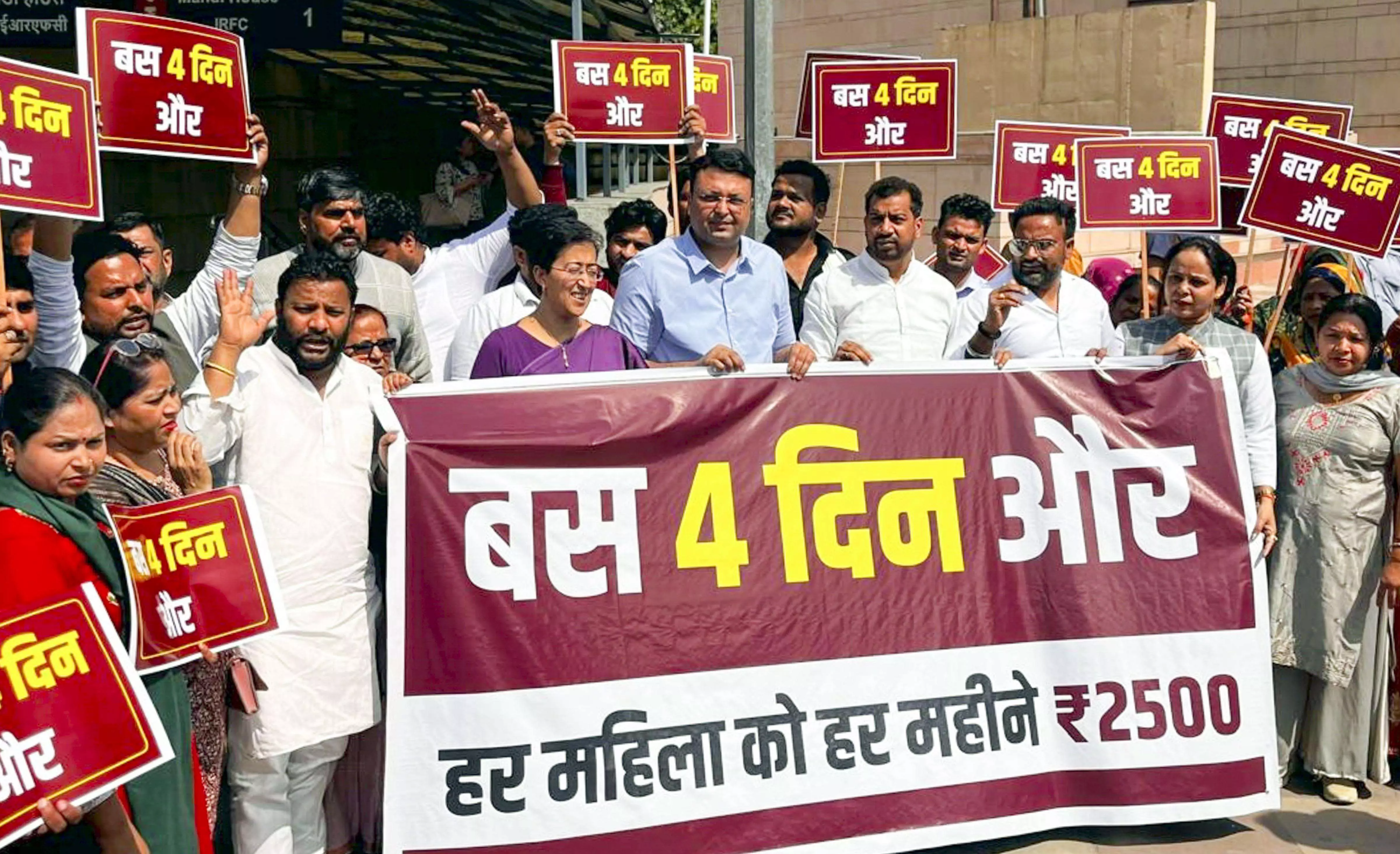 Four more days are left: AAP protests over BJPs Rs 2,500 monthly aid to women Four more days are left: AAP protests over BJPs Rs 2,500 monthly aid to women