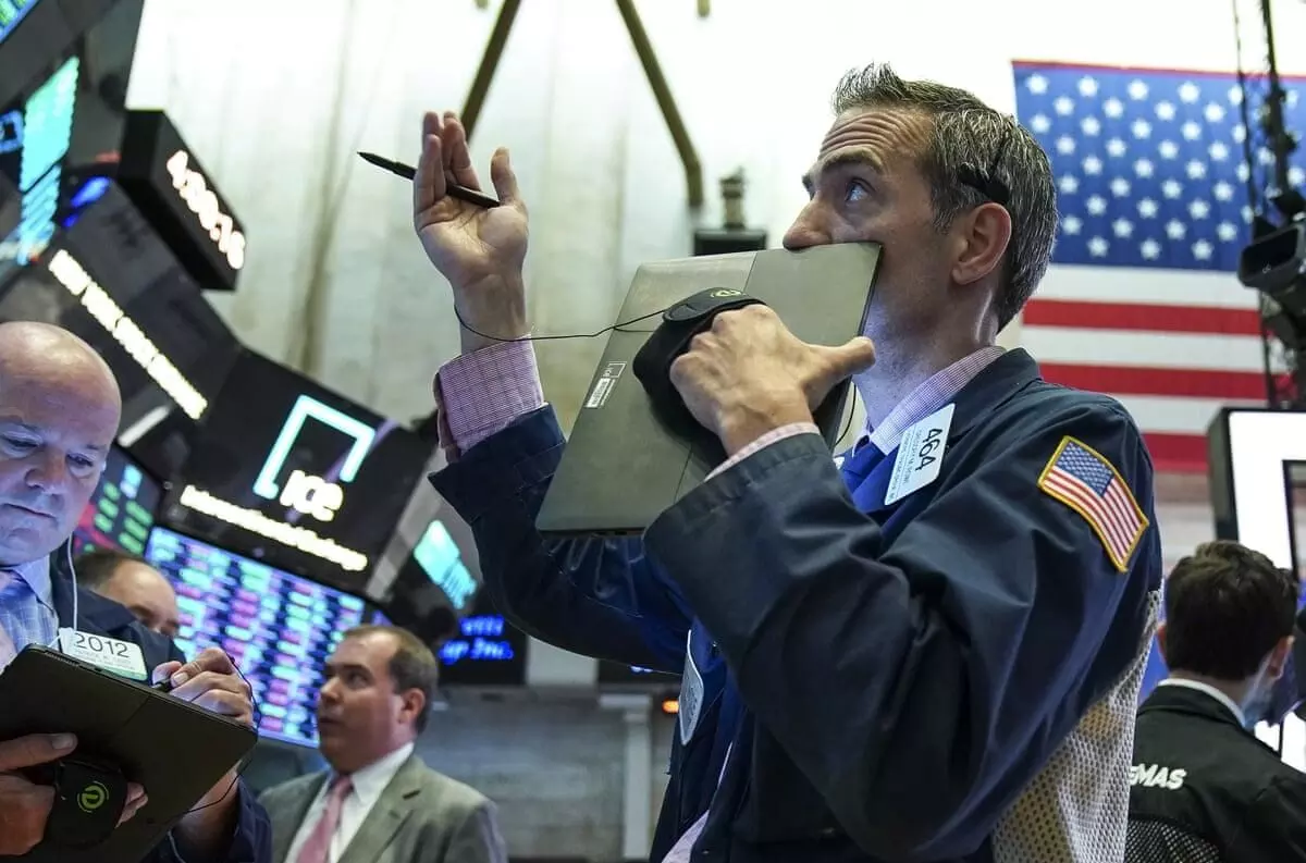 World shares decline as Trumps tariffs on Canada, Mexico and China take effect World shares decline as Trumps tariffs on Canada, Mexico and China take effect