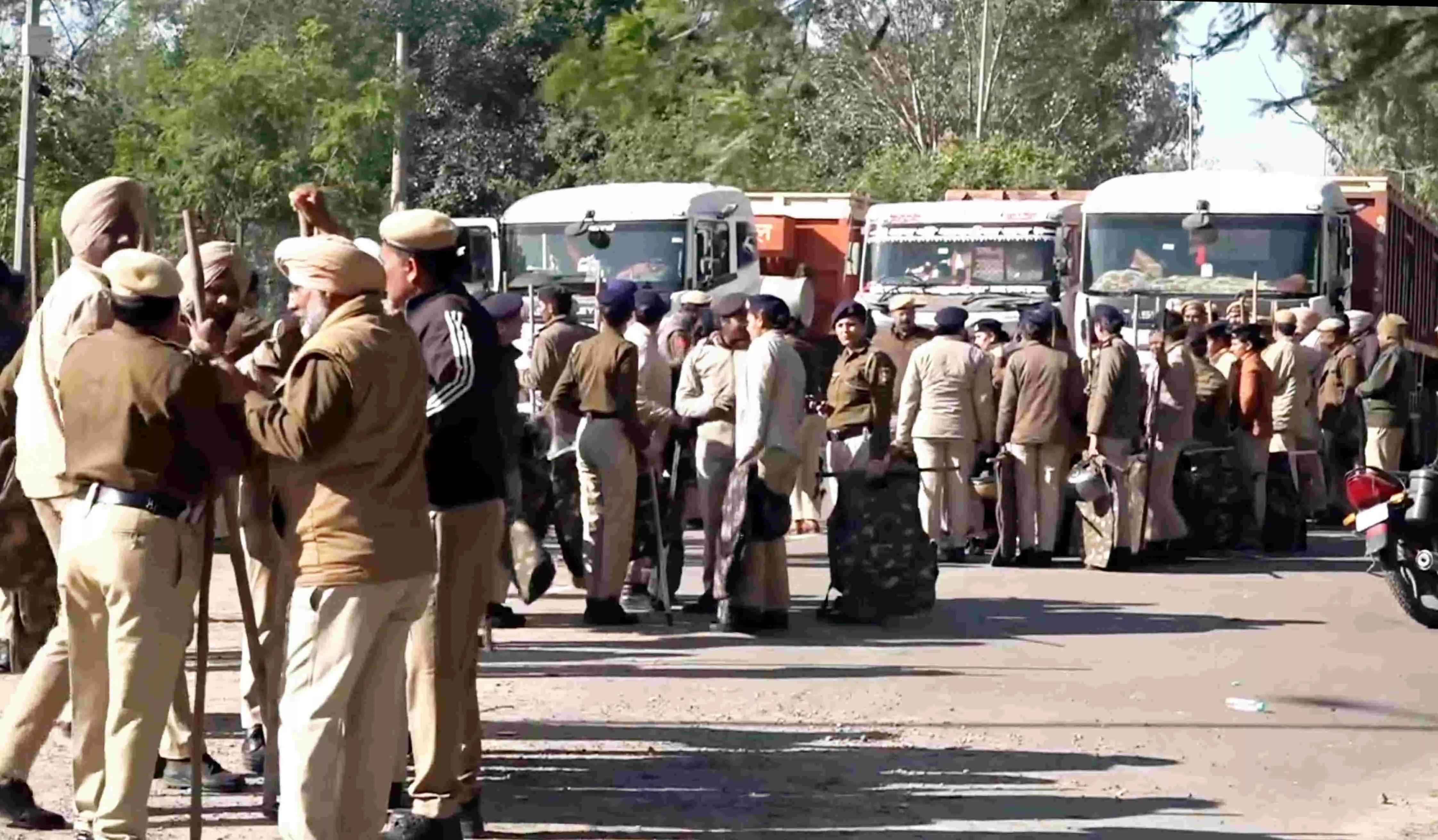 Farmers stopped from heading to Chandigarh as SKM begins week-long stir Farmers stopped from heading to Chandigarh as SKM begins week-long stir