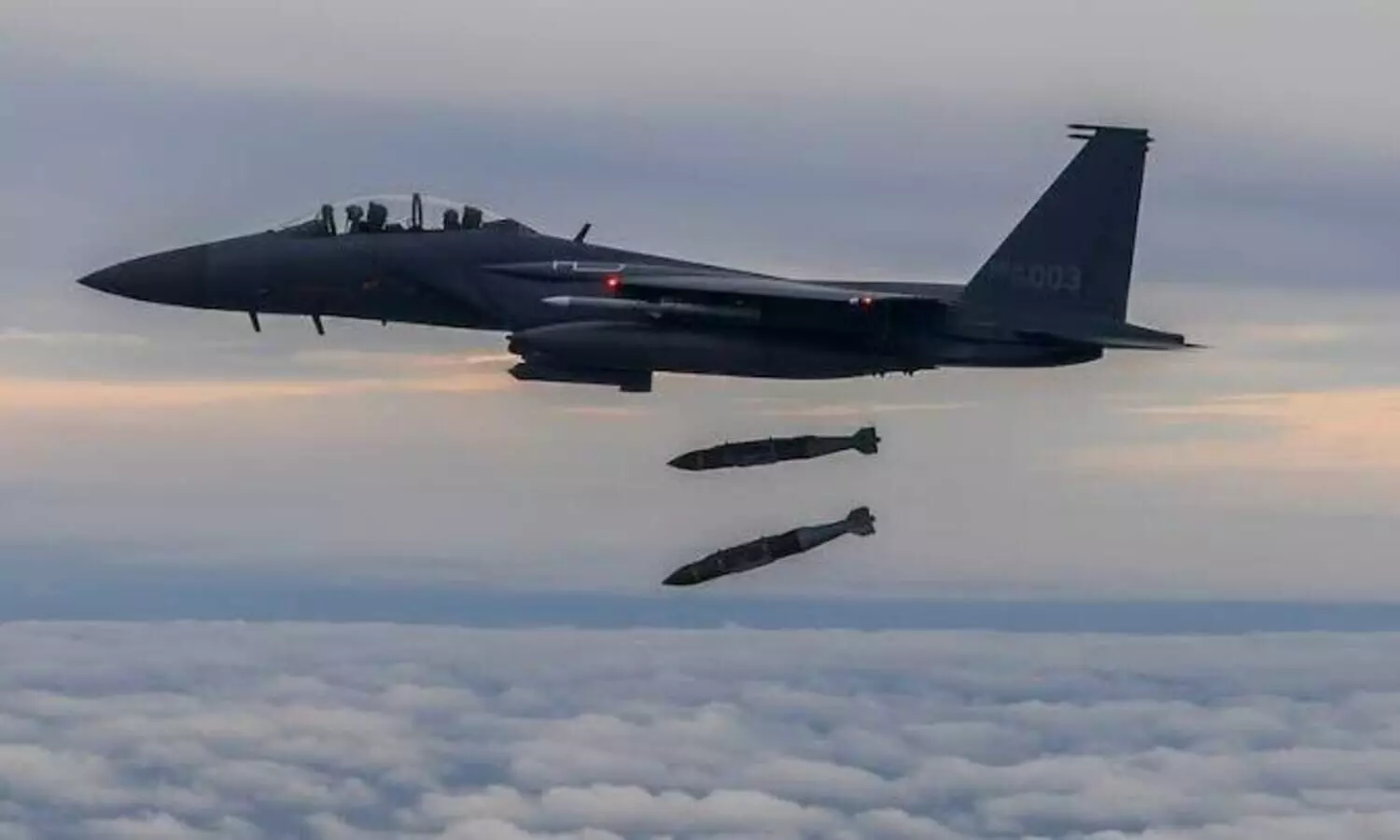 South Korean fighter jet accidentally drops bombs on civilian area, 7 injured