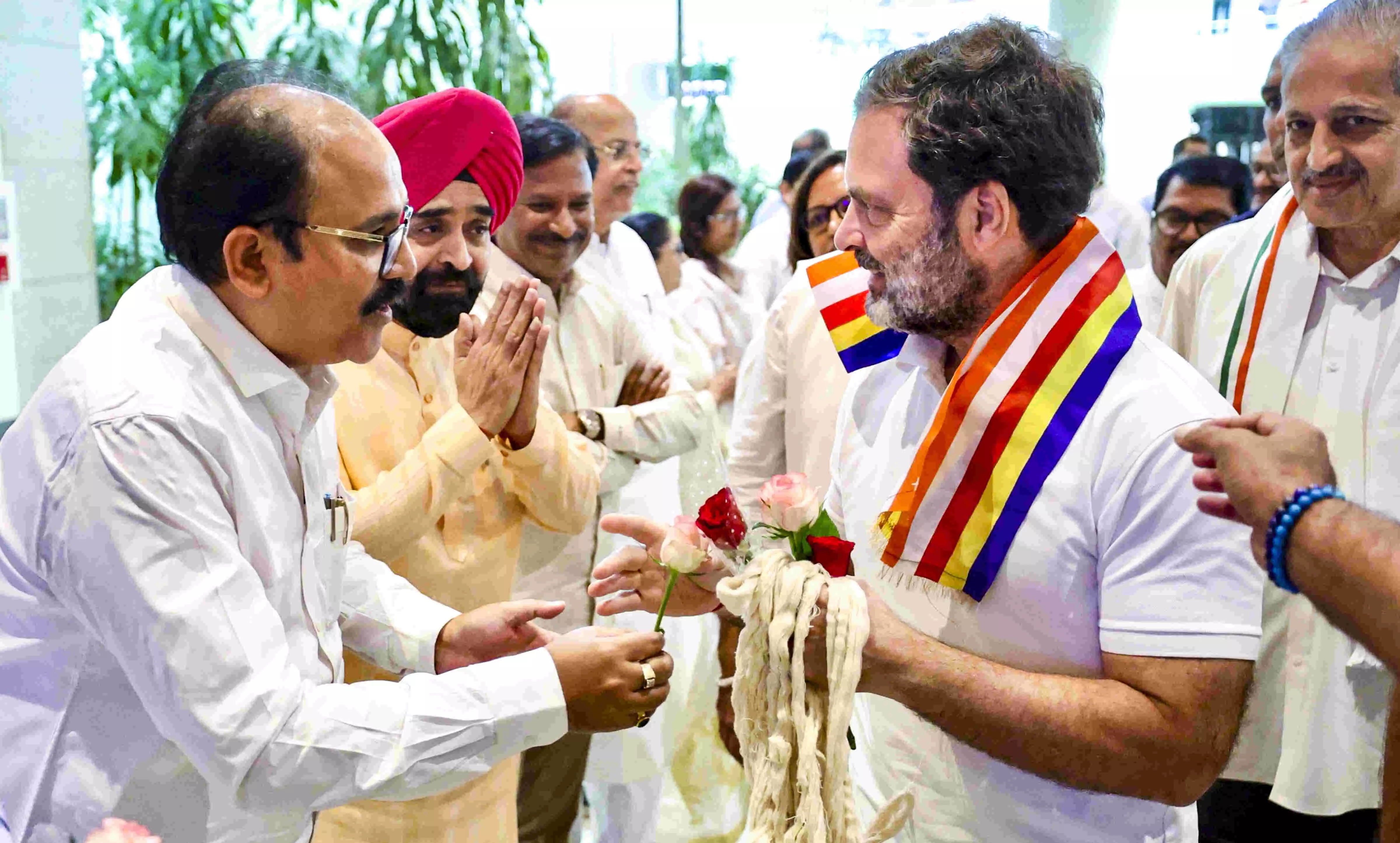 Rahul Gandhi meets Dharavi leather hub workers in Mumbai Rahul Gandhi meets Dharavi leather hub workers in Mumbai