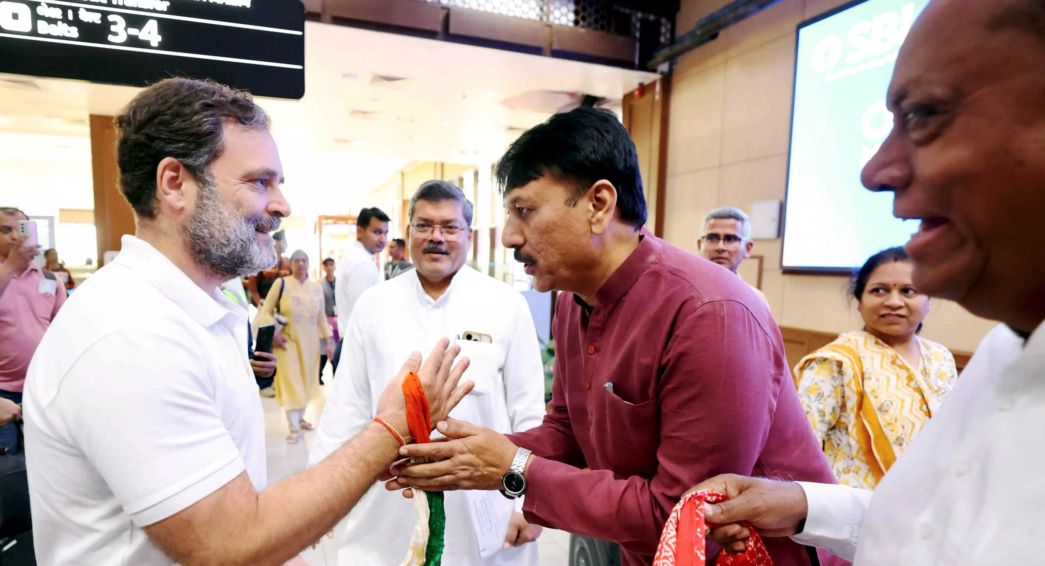 Rahul Gandhi begins two-day Gujarat visit, meets key Congress leaders Rahul Gandhi begins two-day Gujarat visit, meets key Congress leaders