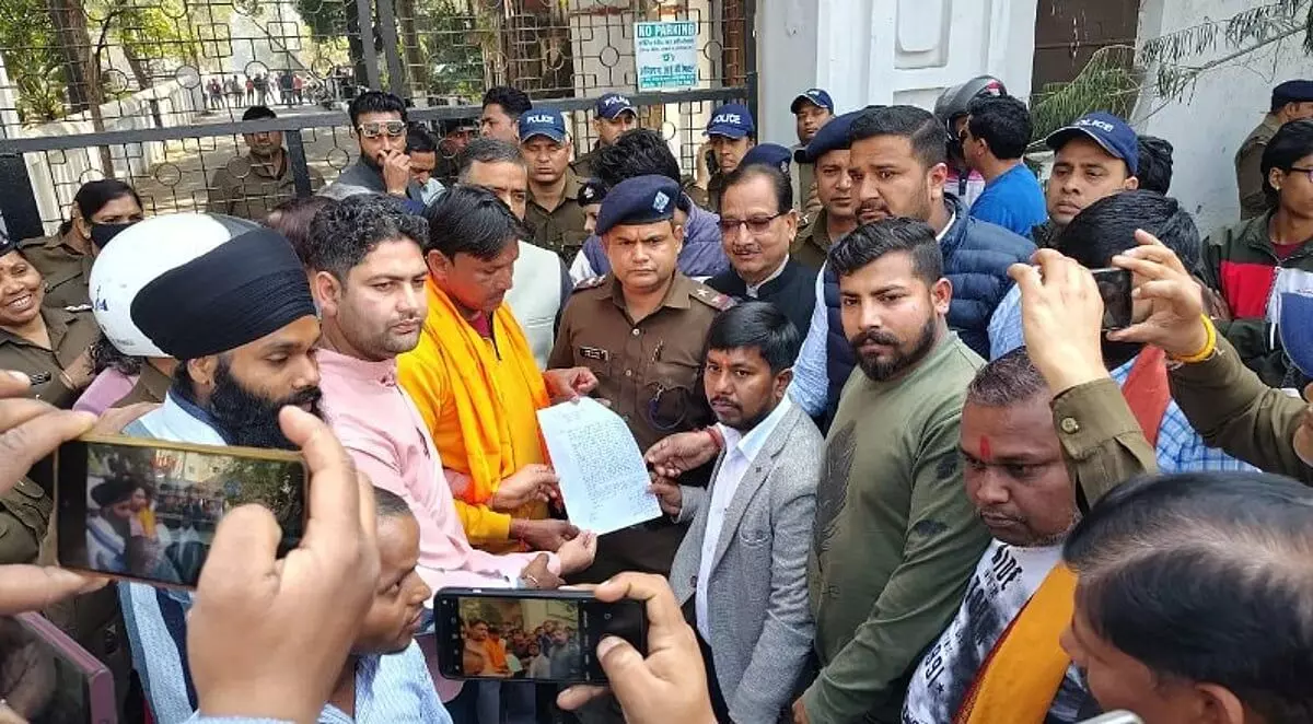Bajrang Dal storms Haridwar college over Iftar party, cries Islamic Jihad Bajrang Dal storms Haridwar college over Iftar party, cries Islamic Jihad