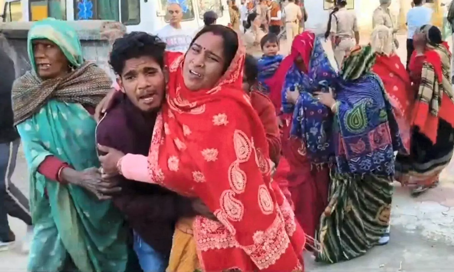 8 killed, 13 injured in SUV-truck collision in MPs Sidhi