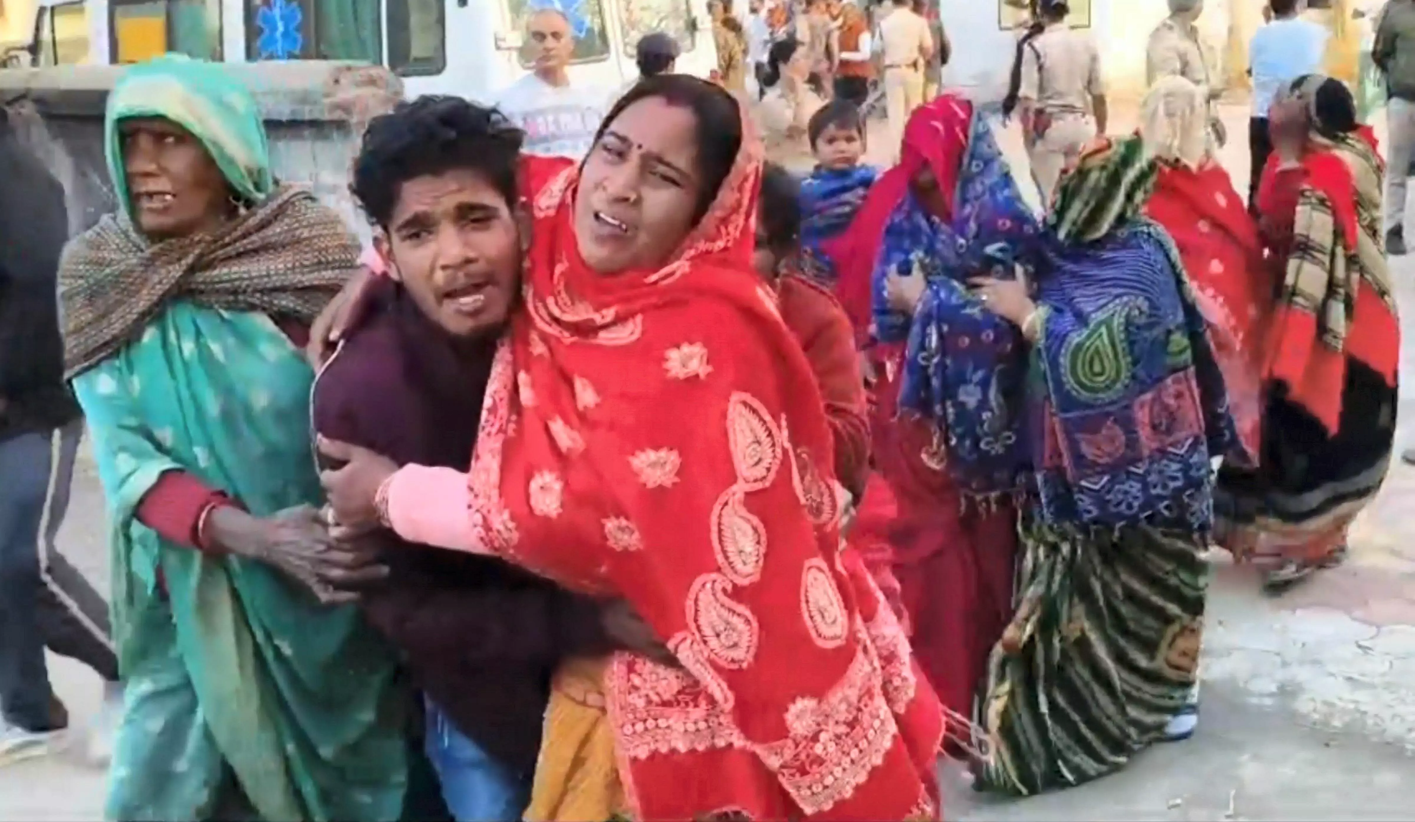 8 killed, 13 injured in SUV-truck collision in MPs Sidhi 8 killed, 13 injured in SUV-truck collision in MPs Sidhi