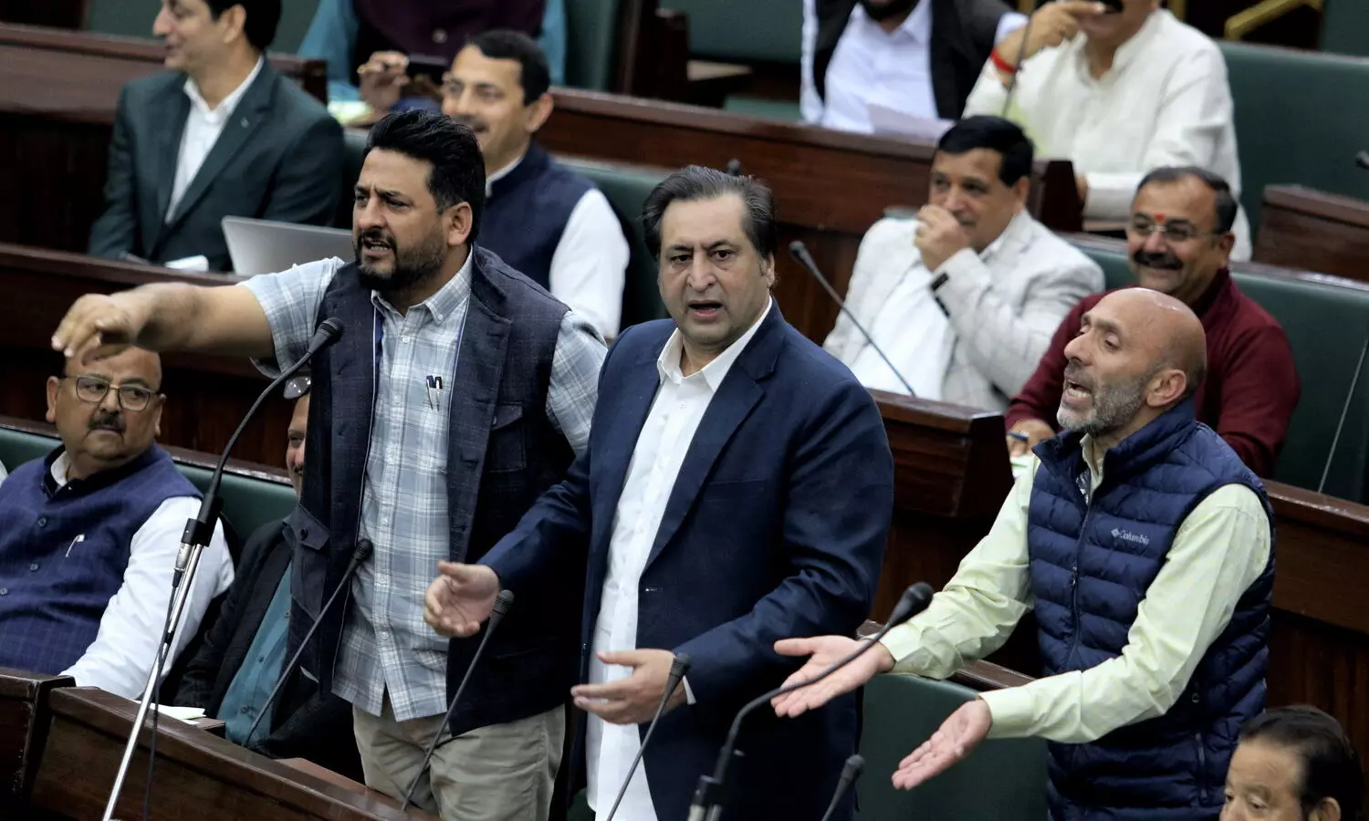 Noisy scenes in J-K Assembly as members flag lathi charge on protesting daily wagers