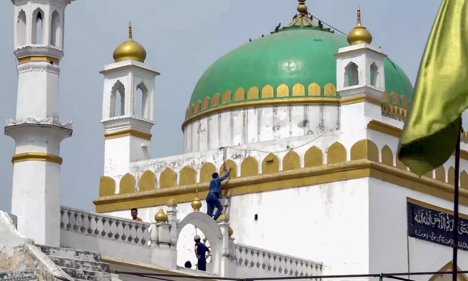 Whitewashing of Shahi Jama Masjid in Sambhal: ASI team conducts assessment