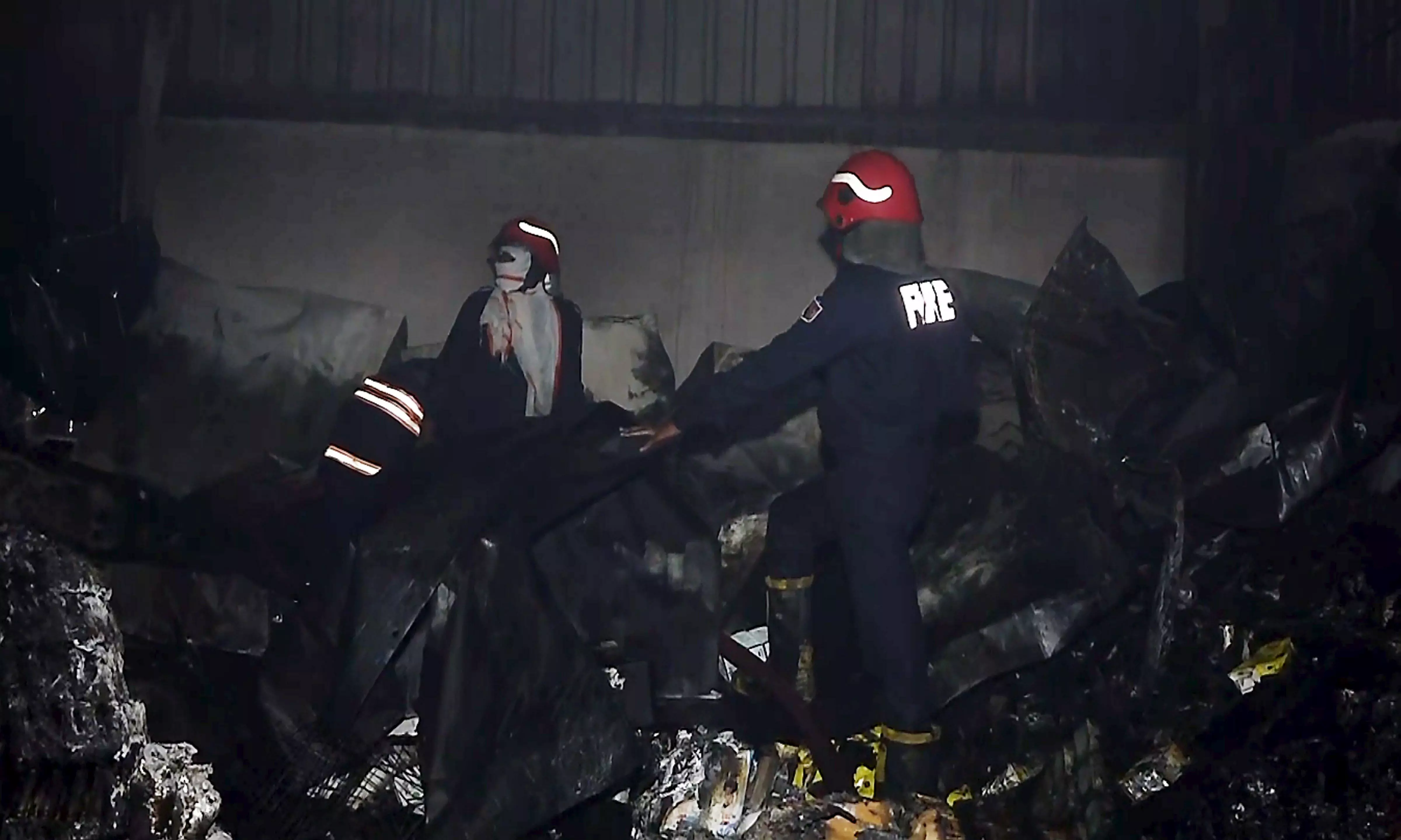 30 shanties, two factories gutted in massive fire in Delhis Dwarka Mor area 30 shanties, two factories gutted in massive fire in Delhis Dwarka Mor area