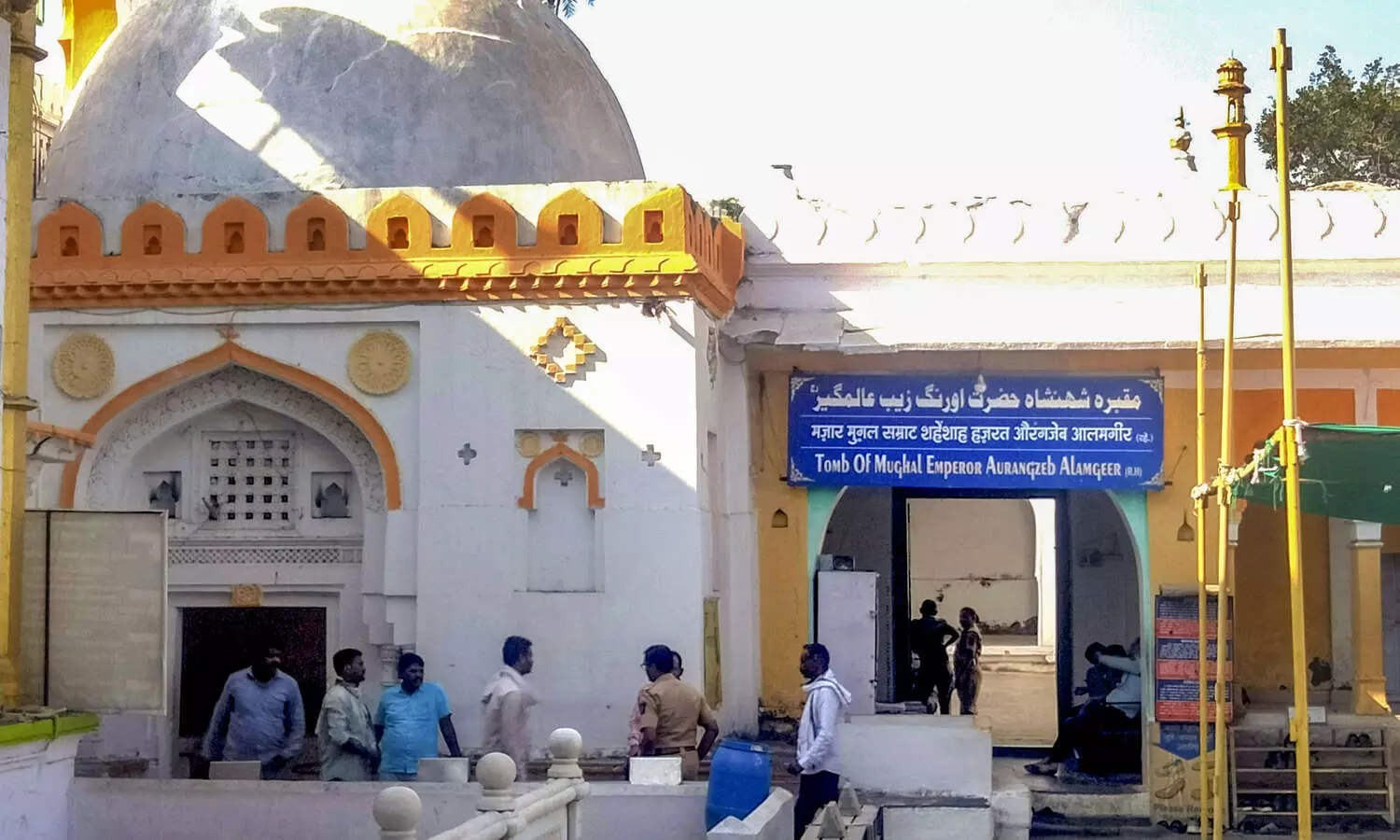 As emotions run high over Aurangzeb, his tomb in Chhatrapati Sambhajinagar turns ‘no drone’ zone