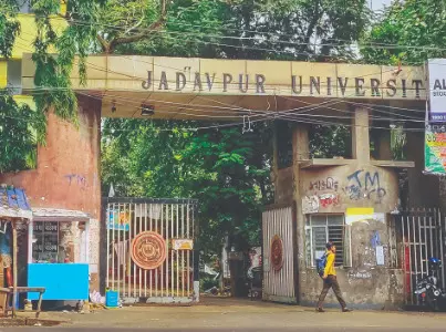 Bratya bats for political freedom in Jadavpur University campus Bratya bats for political freedom in Jadavpur University campus