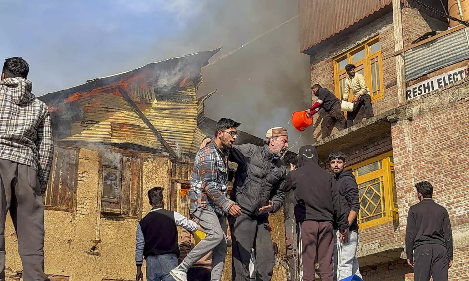 Massive fire guts 22 houses in J-Ks Anantnag, leaves 37 families homeless