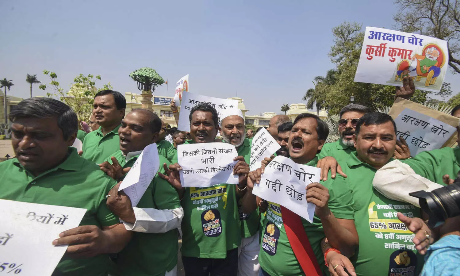 RJD MLAs protest outside Bihar Assembly for 65% reservation