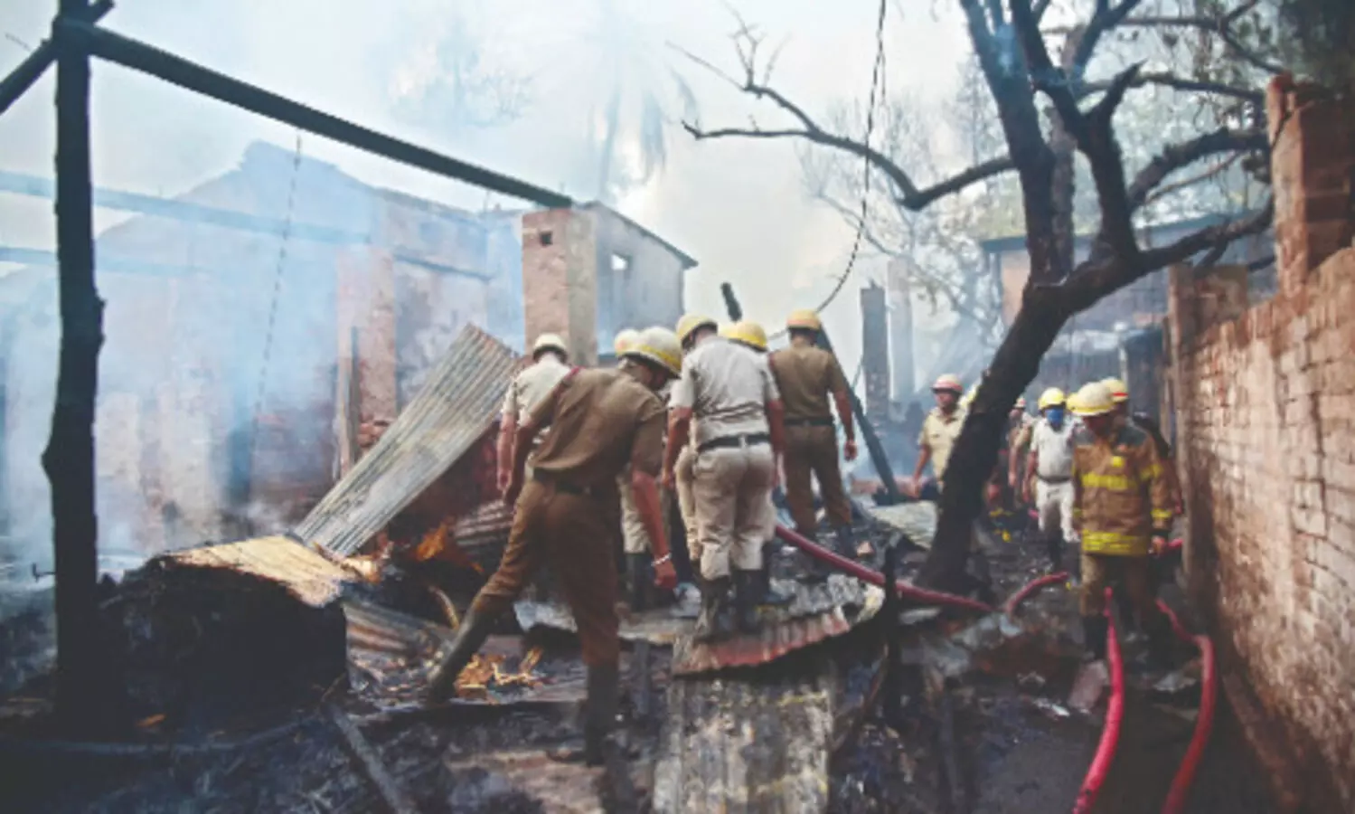 Fire breaks out at shop in Beleghata