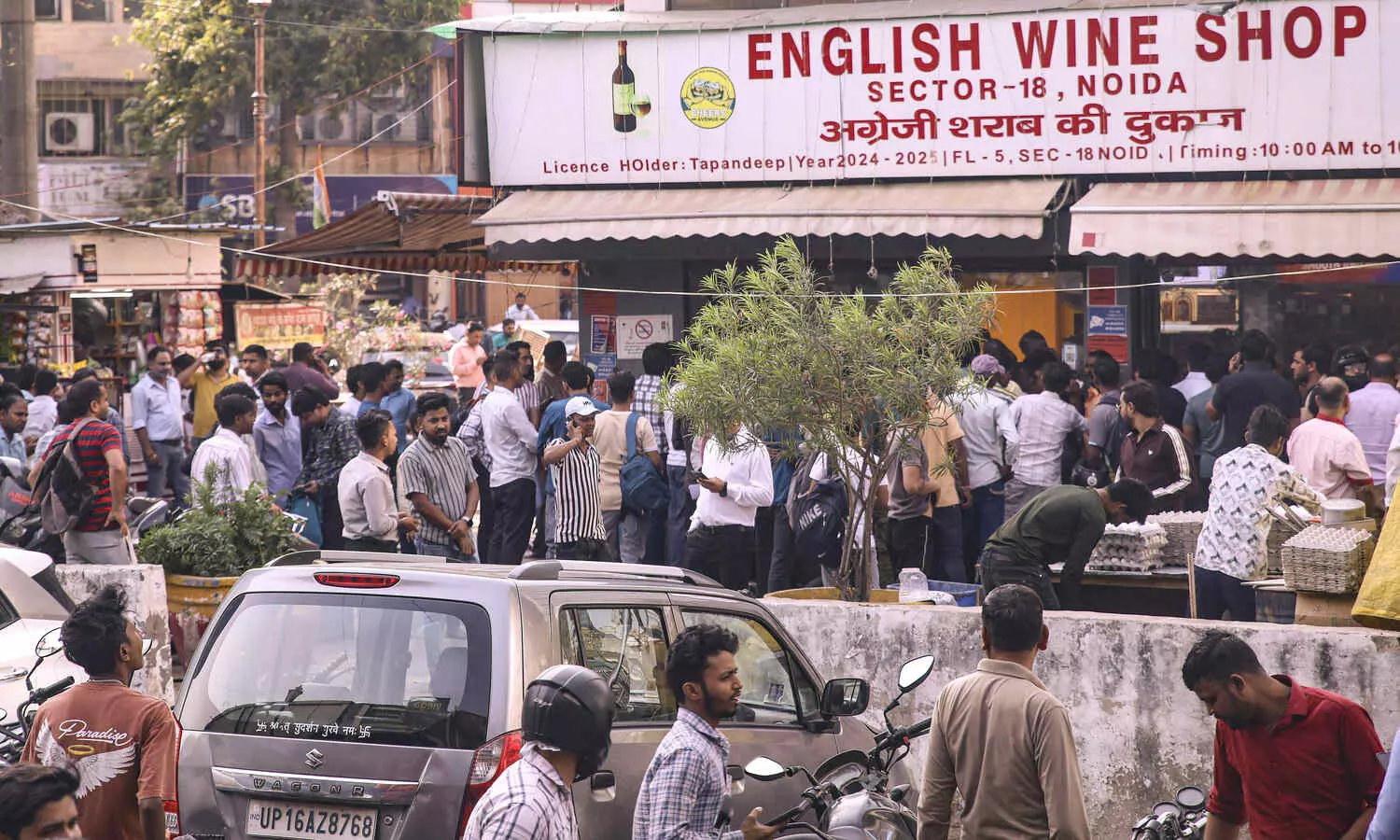 AAP announces protests across UP over liquor stores offering free alcohol