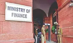 Govt to mobilise `8 lakh cr via bonds in first half of next fiscal Govt to mobilise `8 lakh cr via bonds in first half of next fiscal