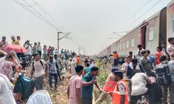 1 killed, 7 injured as Bengaluru-Kamakhya AC Express derails in Odisha