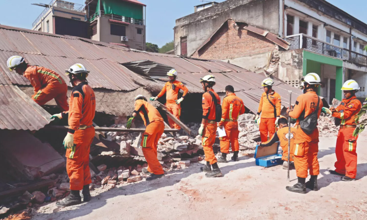 As 72-hour window ends, hopes of finding survivors petering out fast
