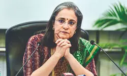 Bombay HC extends stay on order directing FIR against ex-Sebi chief Madhabi Buch & 5 others Bombay HC extends stay on order directing FIR against ex-Sebi chief Madhabi Buch & 5 others