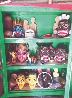 Traditional wooden mask craft thrives ahead of Gazon festival
