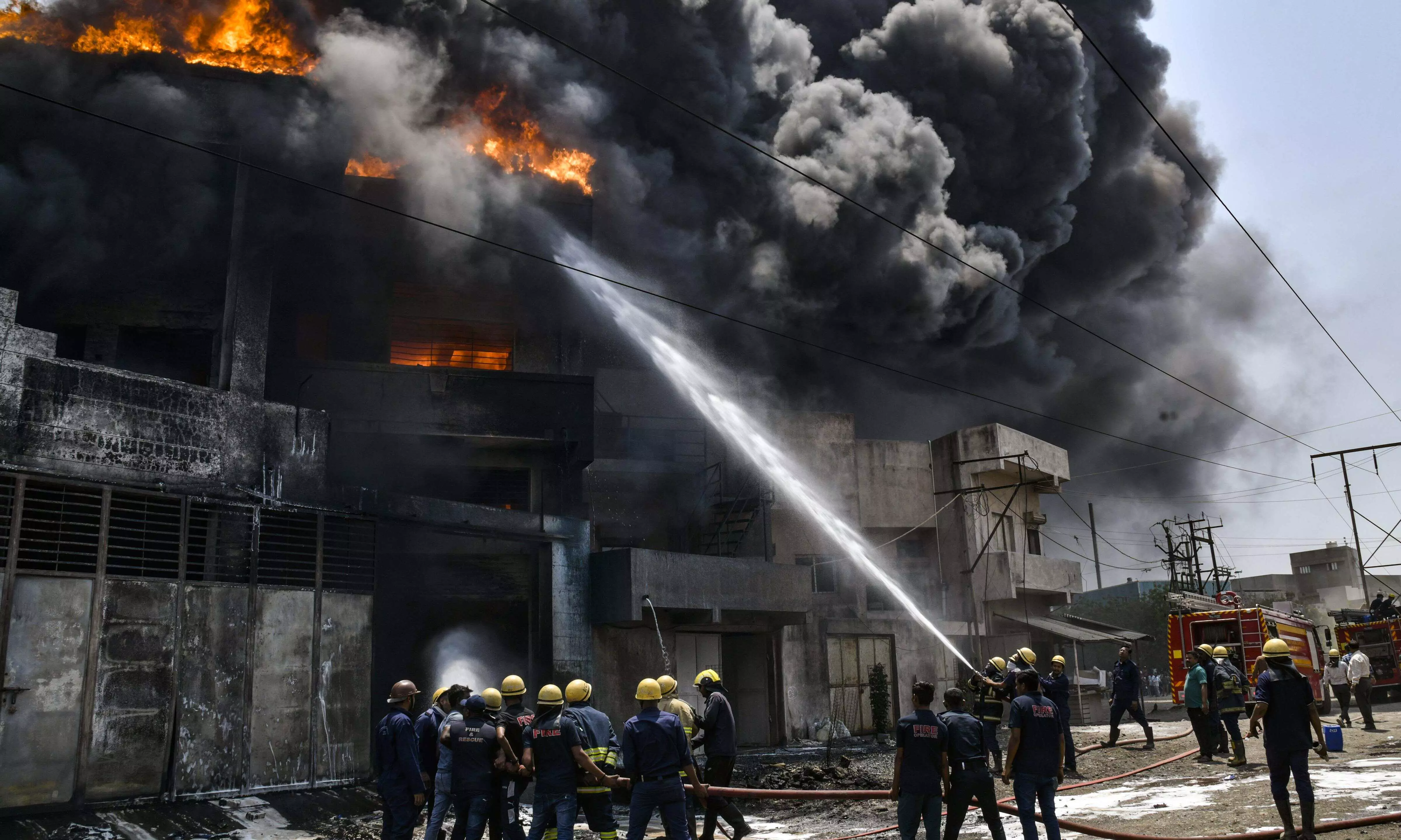 At least 18 killed, 5 injured in blast, blaze at firecracker factory in Gujarats Banaskantha At least 18 killed, 5 injured in blast, blaze at firecracker factory in Gujarats Banaskantha