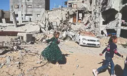 Israel moves to seize ‘large areas’   as strikes kill a dozen of children