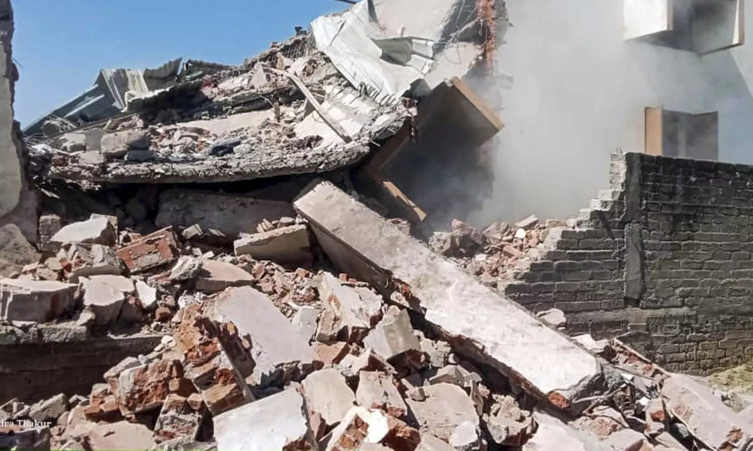 Gujarat firecracker godown blast: Last rites of 18 victims held in MP