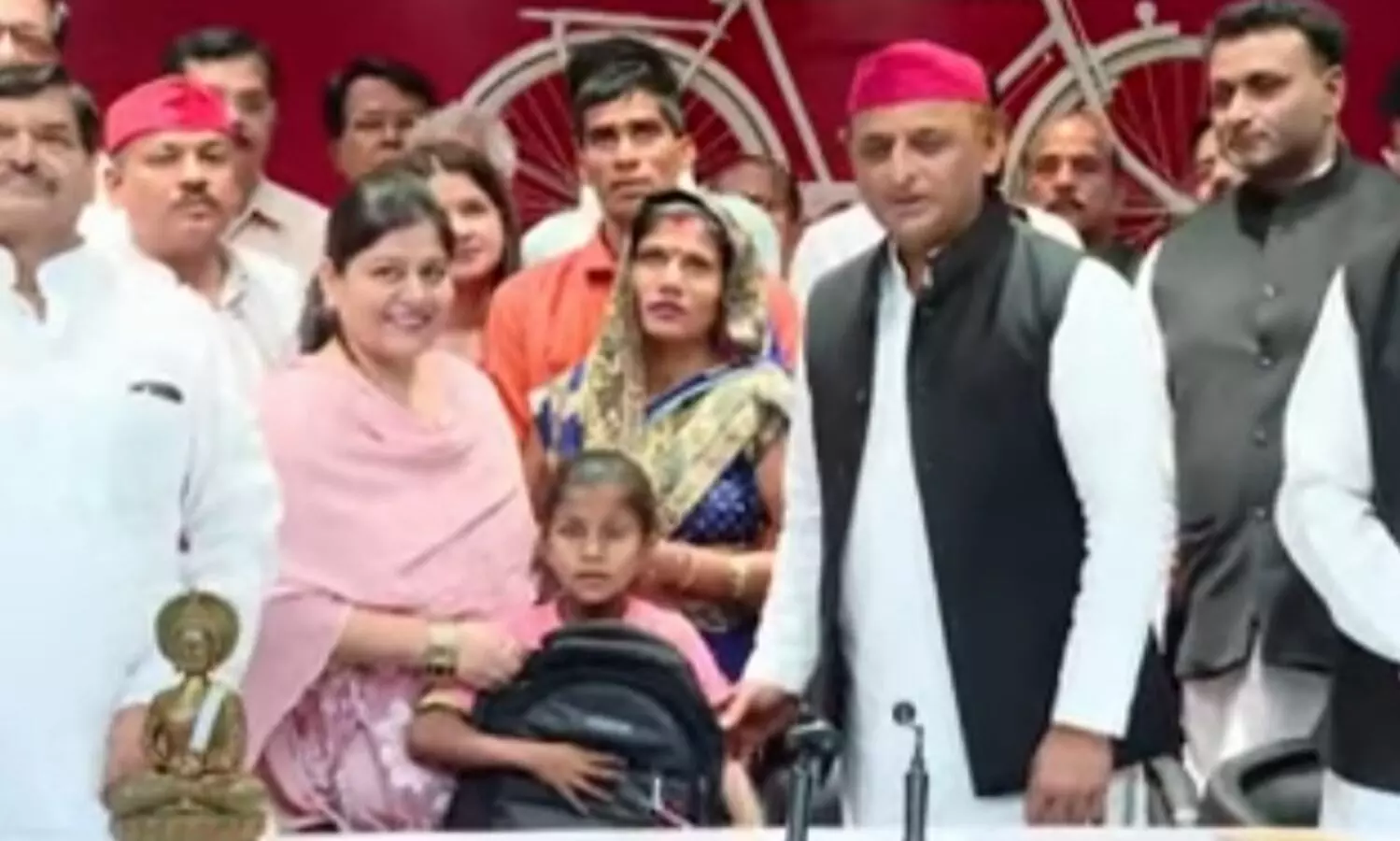 Akhilesh Yadav felicitates Ananya, the girl who saved her books during demolition drive