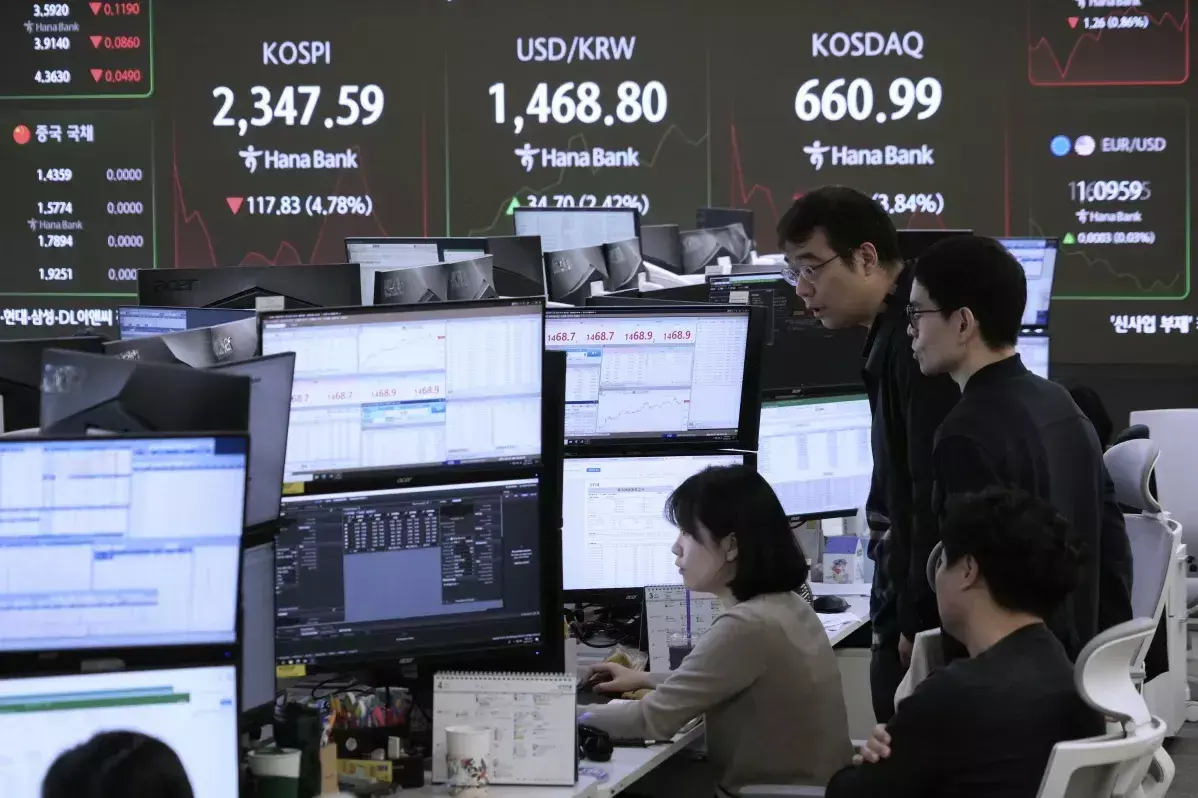 Asian markets sink as Japans Nikkei 225 dives 8% after Wall St meltdown
