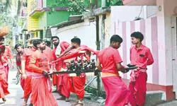 Vibrant Charak festival draws massive crowd in Balurghat Vibrant Charak festival draws massive crowd in Balurghat