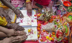 PM Modi, Bengal Guv, Mamata greet people on Poila Boishakh PM Modi, Bengal Guv, Mamata greet people on Poila Boishakh