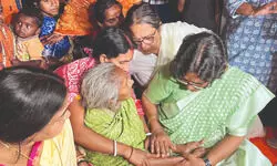 Malda relief camp turns political flashpoint amid visits by Governor, NHRC & NWC