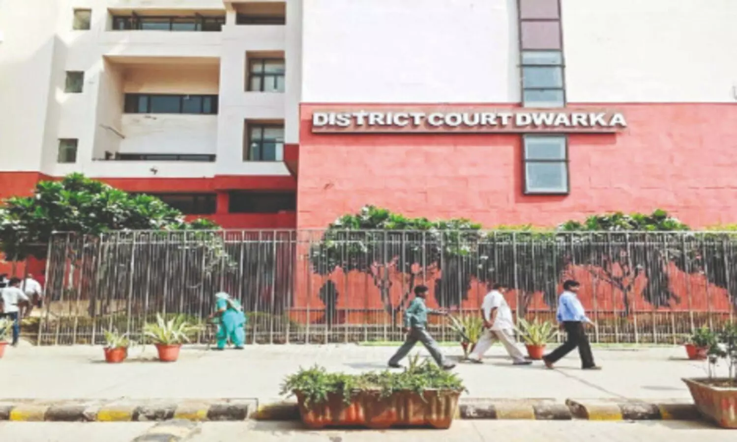 ‘We’ll fix you outside court’:  Convict threatens judge