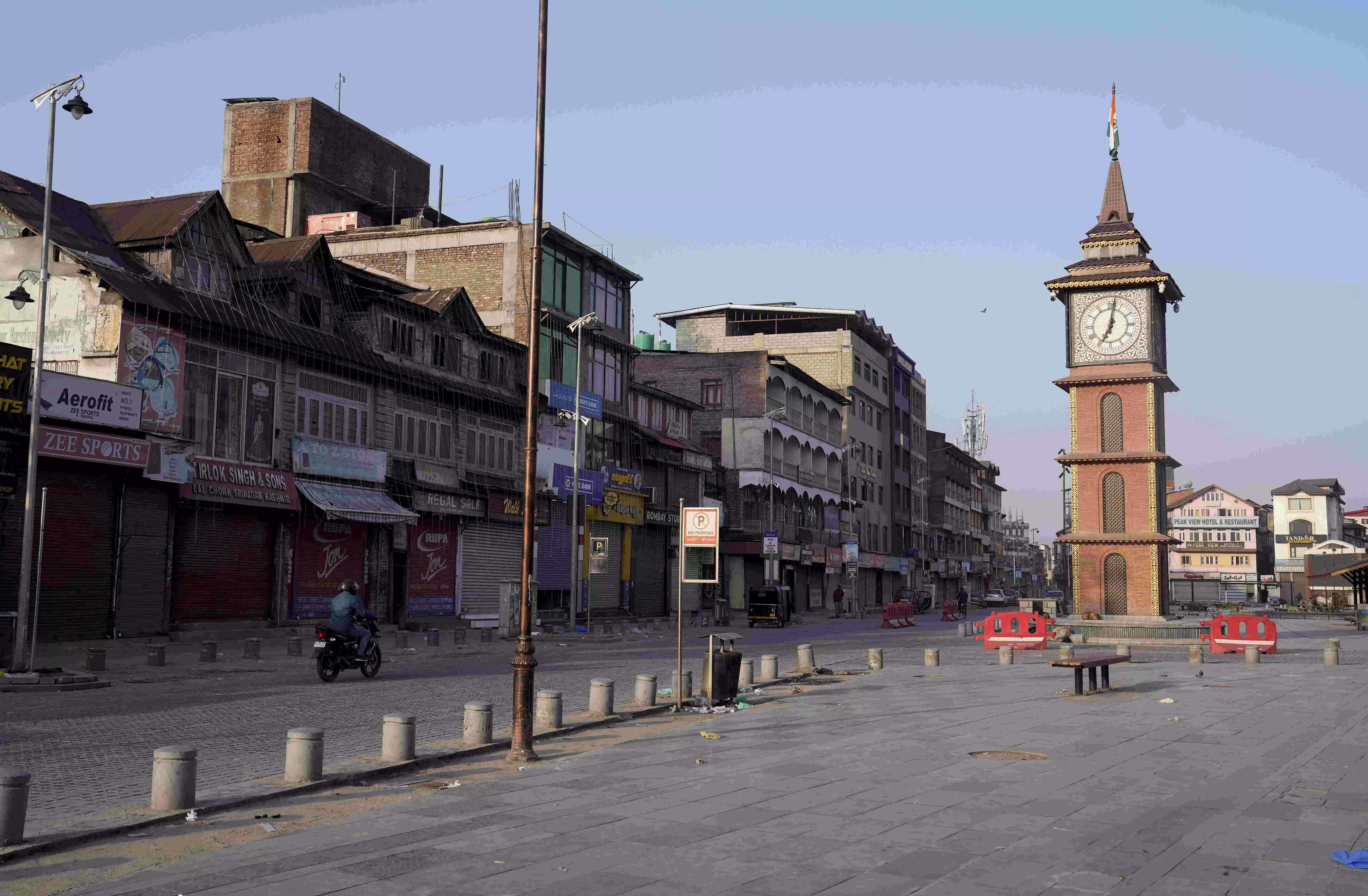 Shutdown against terror attack in Kashmir valley, first time in 35 years Shutdown against terror attack in Kashmir valley, first time in 35 years